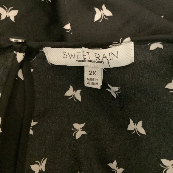 Sweet Rain Size 2X Black and White Butterfly Print Blouse. New With Tags - Picture 8 of 9